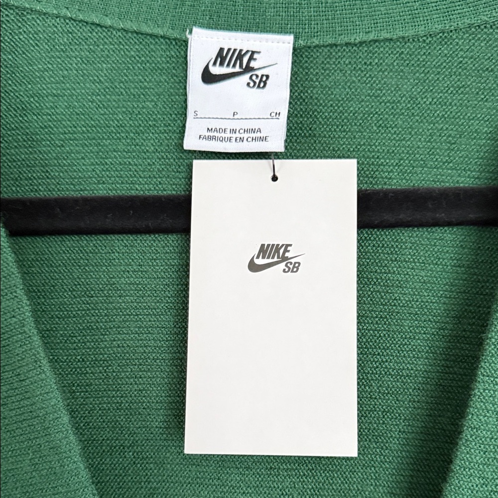 Nike Men's Forest Green Cardigan - Picture 2 of 5